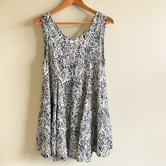 URBAN OUTFITTERS ECOTE LEAF PRINT BLOUSE TANK TOP WOMENS‎ SIZE M BLACK WHITE - Picture 1 of 6